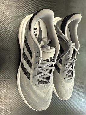 Adidas Men's Gray and Black Supernovas